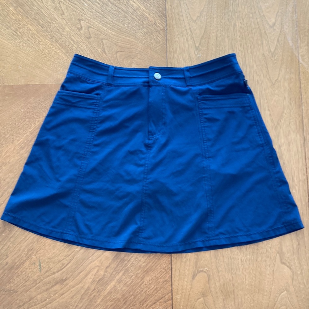 L.L Bean sports hiking skirt with hidden shorts sz 8